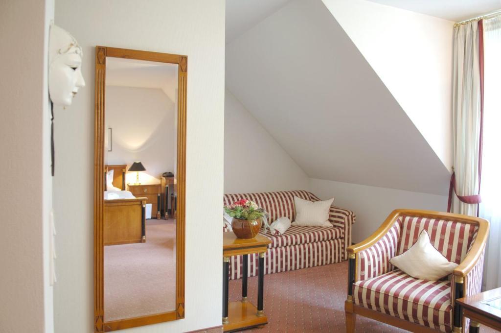Hotel Gasthof Der Krug Stegaurach Phòng bức ảnh