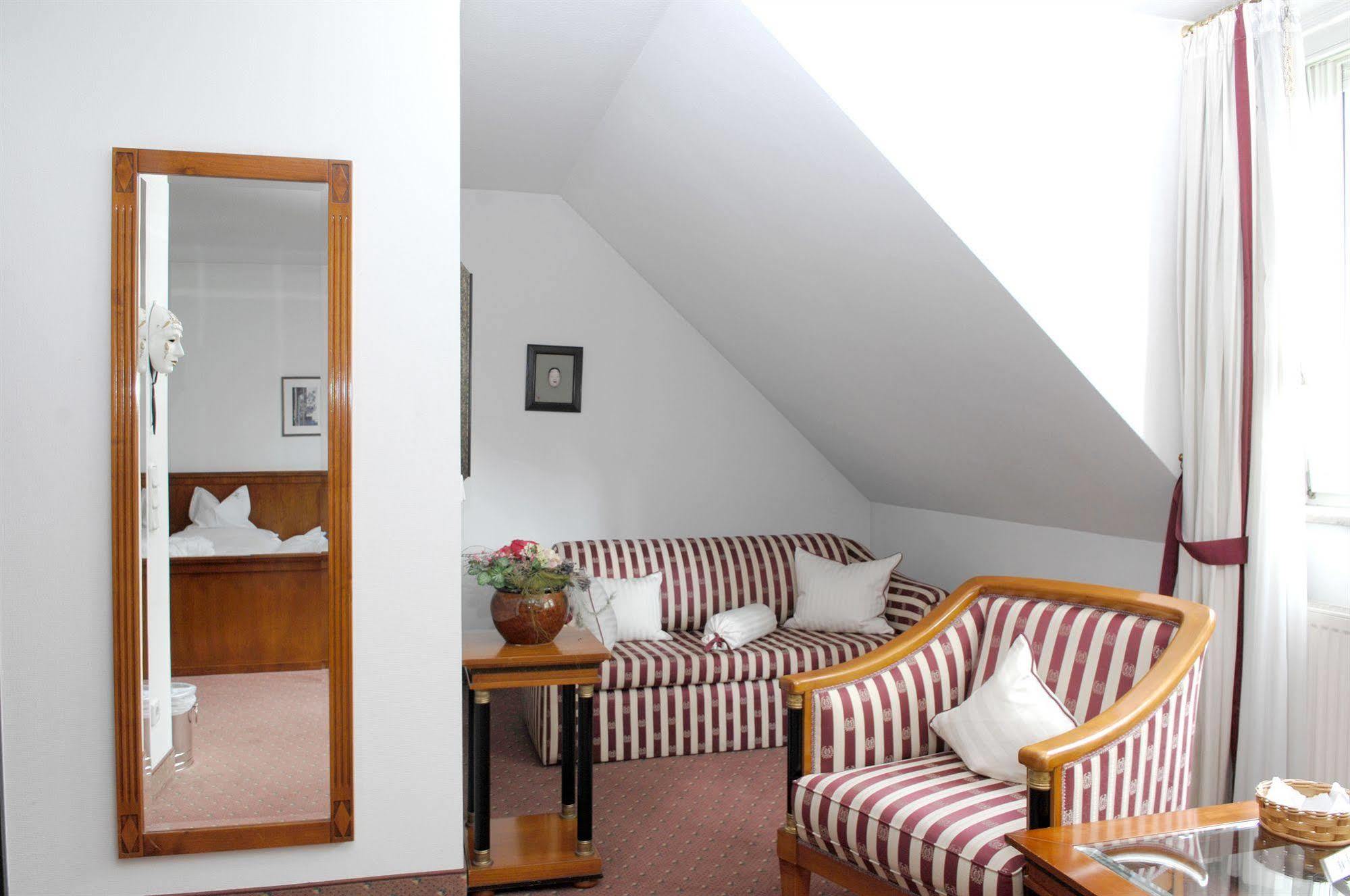 Hotel Gasthof Der Krug Stegaurach Ngoại thất bức ảnh