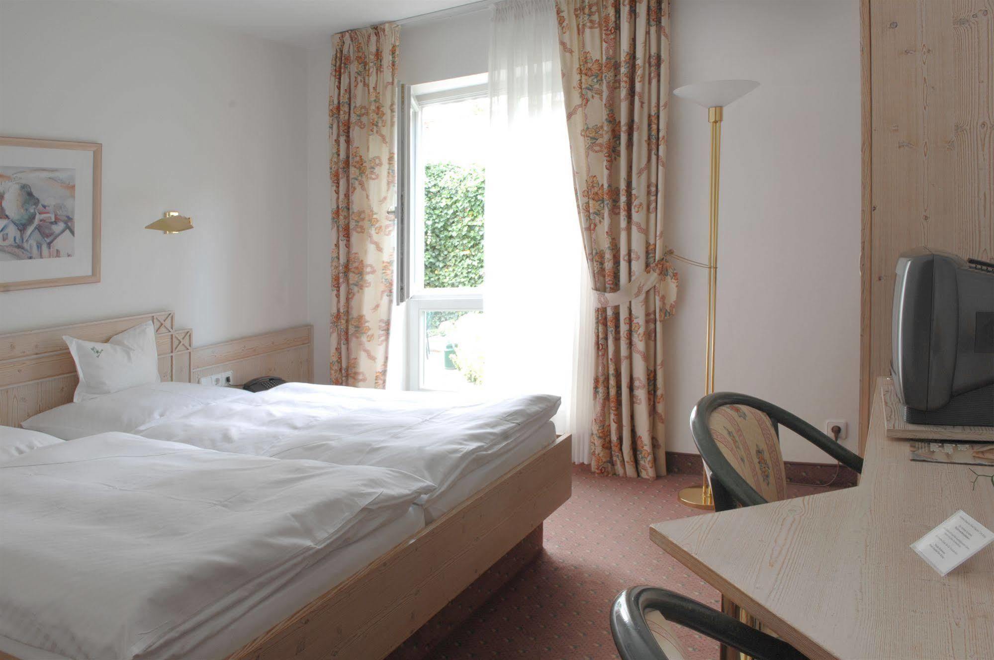 Hotel Gasthof Der Krug Stegaurach Ngoại thất bức ảnh